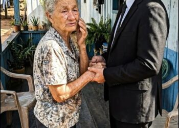 A0906005_Filho de terno humilha a própria mãe idosa e acaba recebendo a maior lição de sua vida_parte2